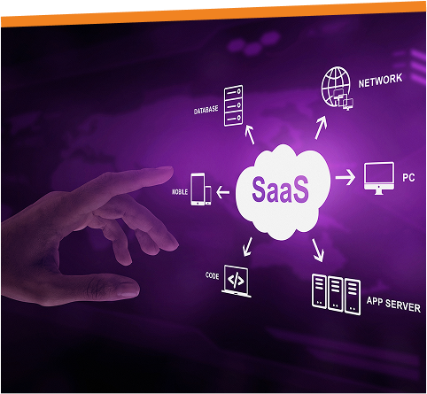 Equipo de desarrollo implementando conectividad entre plataformas tecnológicas